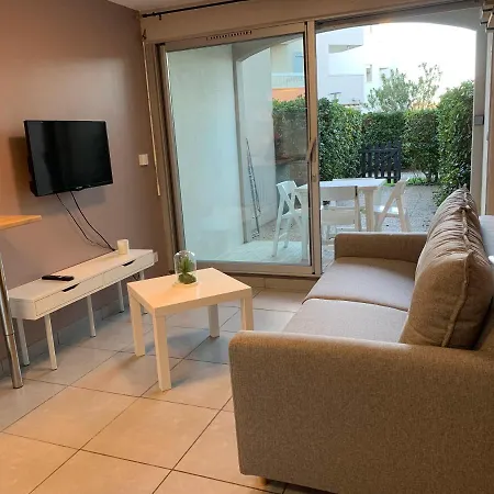 Studio Cabine Renove Rez De Jardin A 150 M De La *